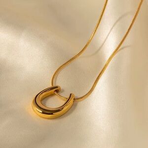 18K Gold Plated Horseshoe Pendant Necklace